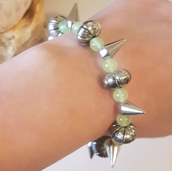 🧜🏼‍♀️ Spiked Prenite bracelet - Picture 3 of 4
